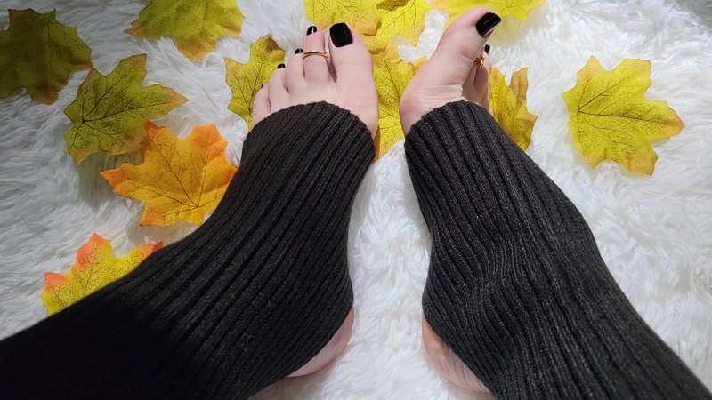 Would you cum on my toes if I asked you nicely?