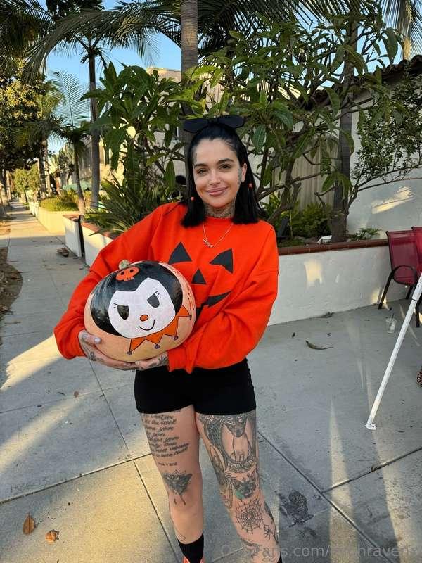 the pumpkin to your spice 🎃🖤