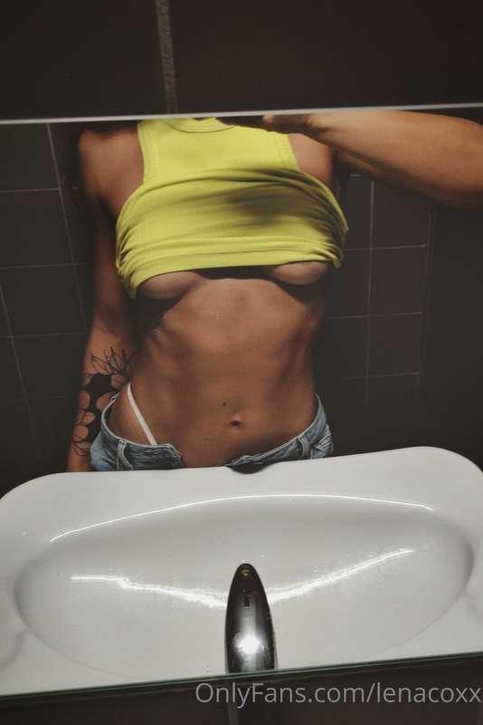 I love taking naughty pics at work 🌶️😜