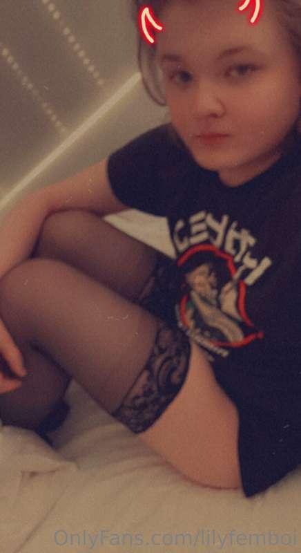 lilyfemboi image #3