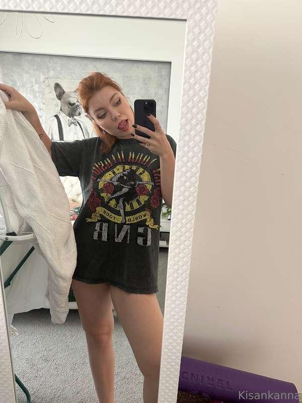 It's laundry time, and I'm not wearing panties.