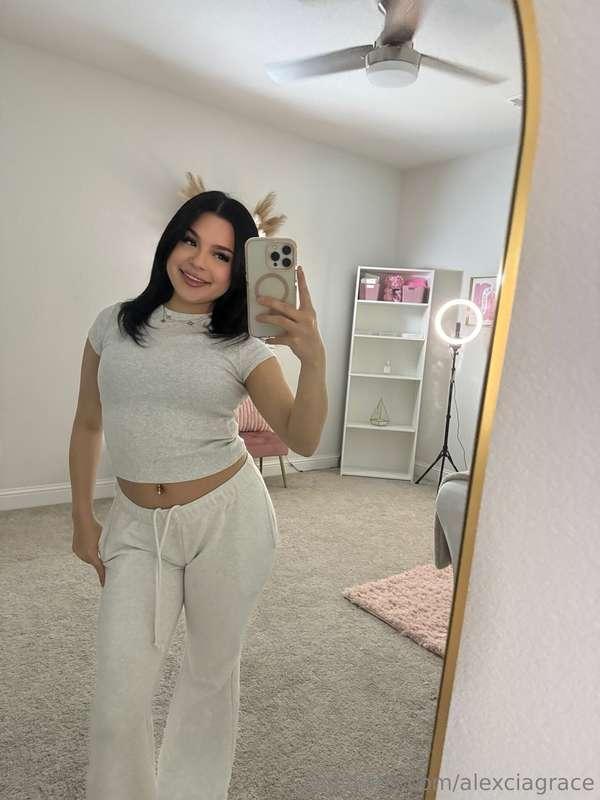 Happy Valentine’s Day🤍 text meee i have a surprise for you 💌