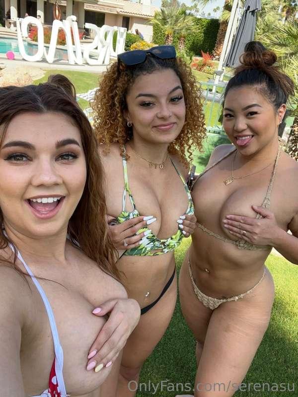 Who wants to see us do yoga naked? 😜😜