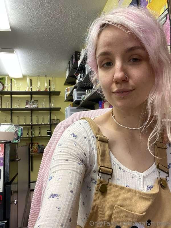 I am officially at a real job today 😘 This job is insanely c..