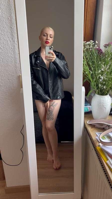 In new real leather jacket 🤤