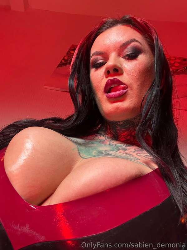 Who from my European fans is coming to Erotica tour in Bruss..