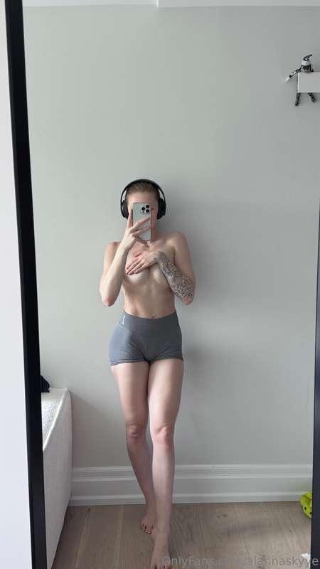 Topless bundle 👅 Unlock to see me move my hand away and lose..