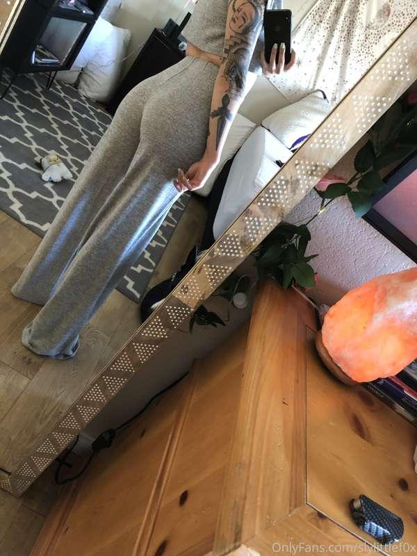 I love when comfy pants look good on your booty 🍑 
Who else ..