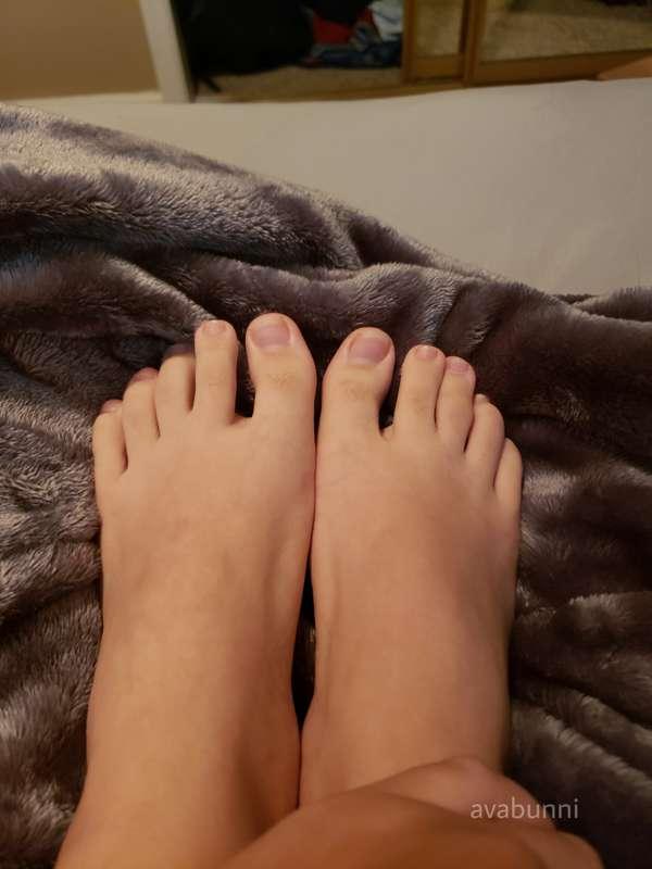 Picture and video for the feet fans sorry I keep forgetting ..