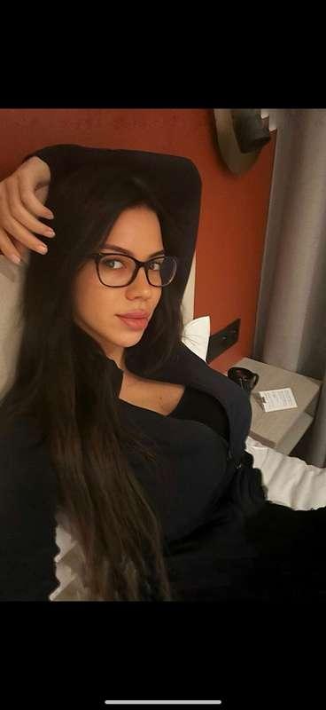  Can I be ur secretary? 