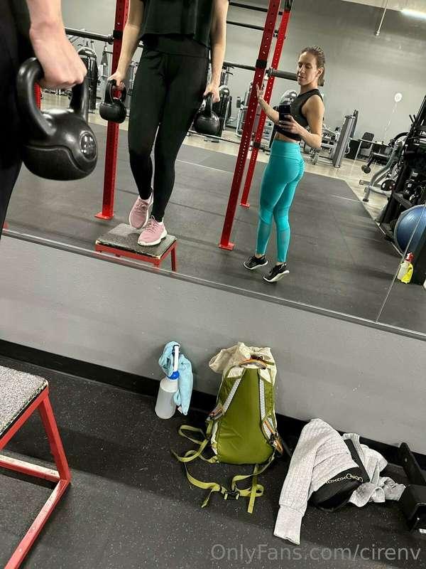 Getting our workout in! @missmilarose and I can’t be stopped..