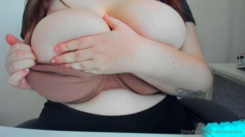I'm always in the mood to make you cum! 💦💦