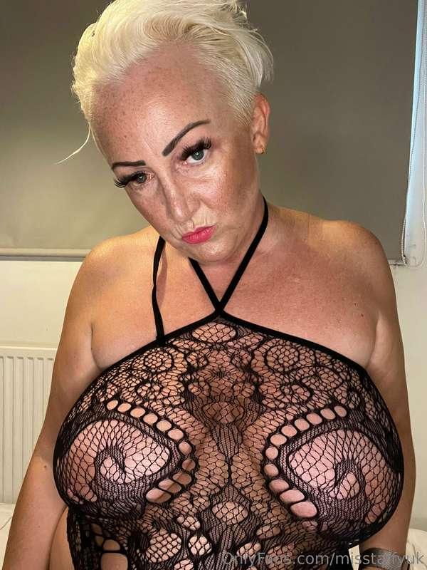 Are my tits big enough for you? 💋🤤