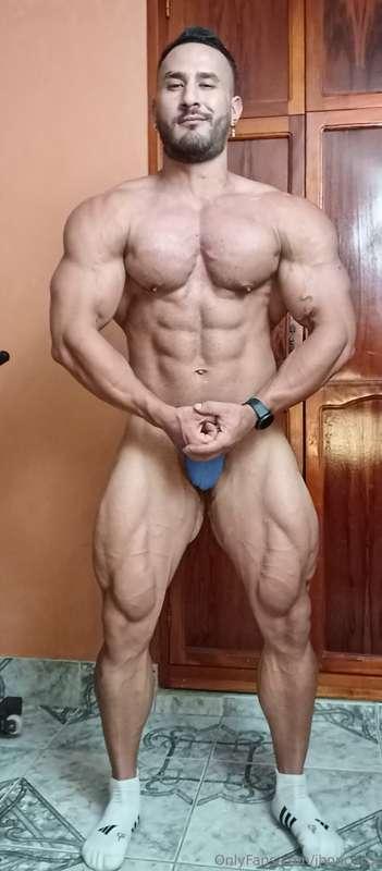 Ready for action. What do you think of the blue on me? haha ..