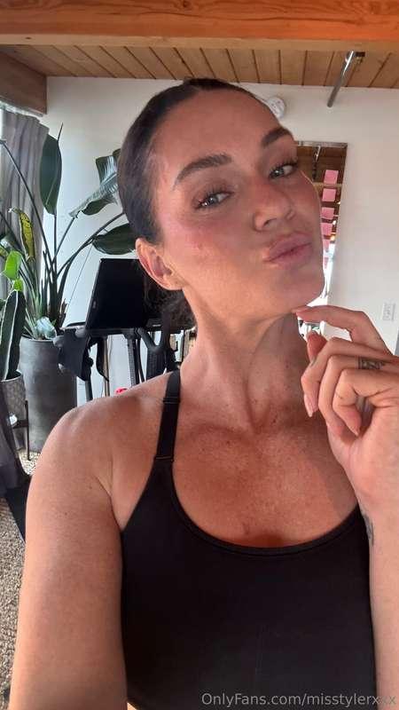 i bet i COULD make you hard in 6.3 seconds 🤍