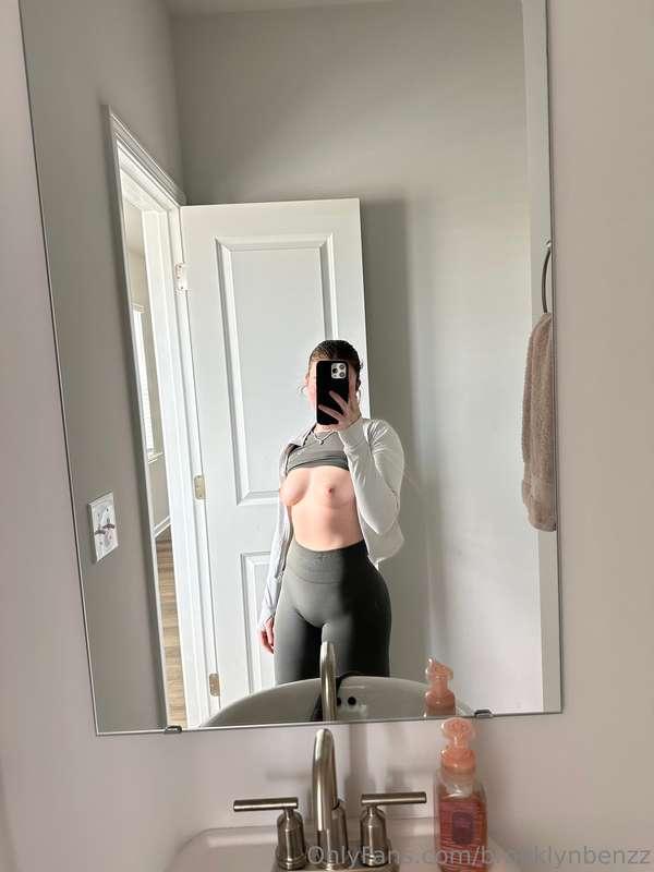 No bra or panties for the gym 🫣