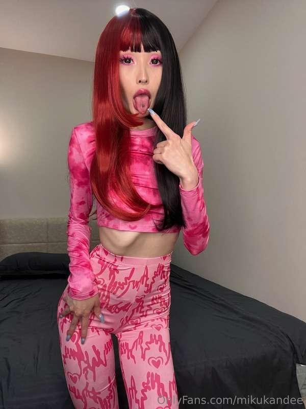 Which outfit? 