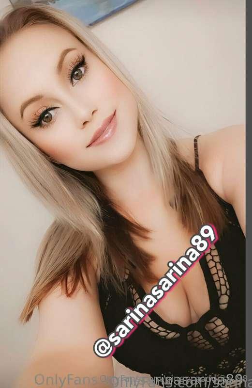 Check out this beautiful girl and her gorgeous boobs! 🔥🔥🔥
.
..