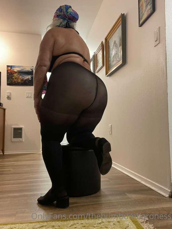 thebumbumbaroness image #0