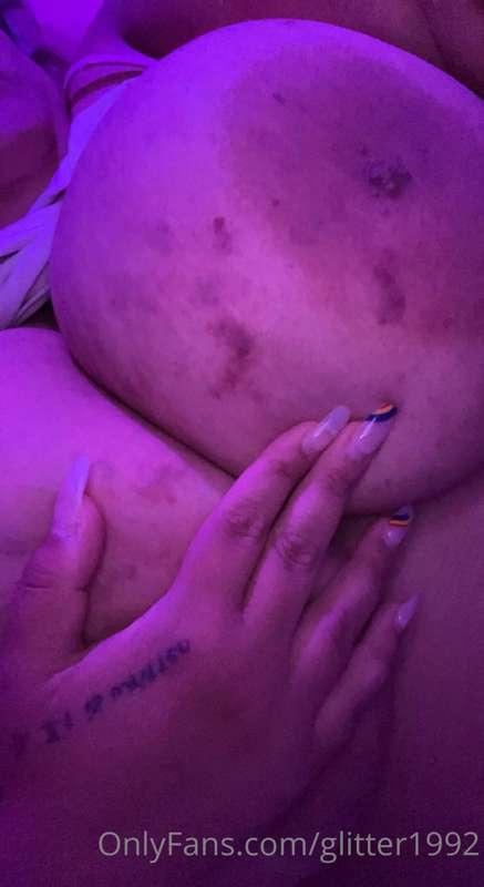 I love it when he bites 😈