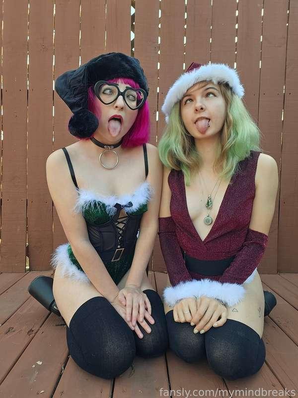 Should @nami3neko and I do more ahegao together? 🤪

#pale #petite #lesbian #lesbians #girlgirl #ahegao #tongue #Christmas #lingerie #merrychristmas