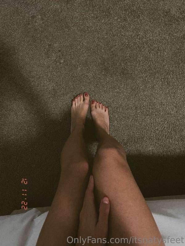 Cute new pedi and vintage looking pics ✨