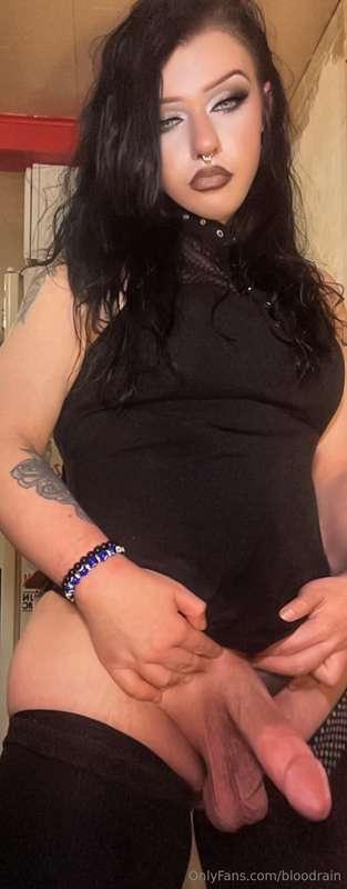 In a mood to have someone edge my big drippy cock for hours ..