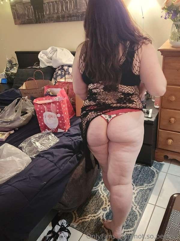 wanna wrap Christmas gifts with me? 