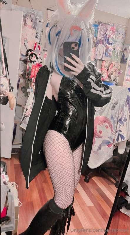 I went to a few parties last night dressed as a bunny girl 🐰..