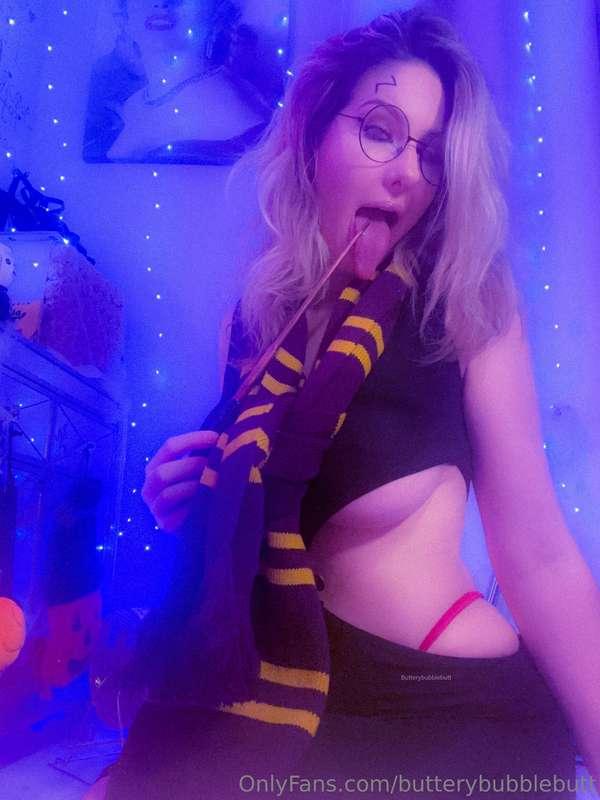 i’m live rn! BrittLive.com or link in bio 💧💧