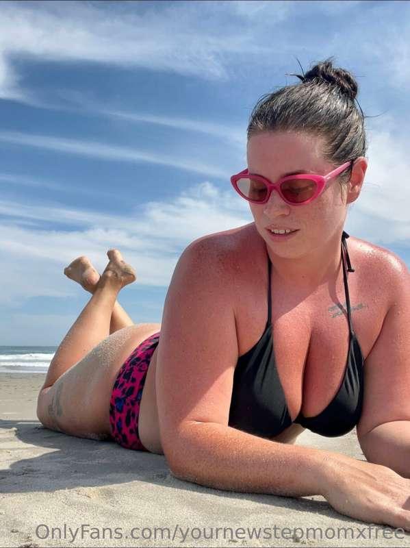 🏝️

**Tip this post for naughty beach content**