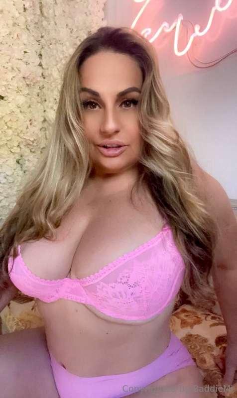 I look soft, but I can make you feel very hard 😘