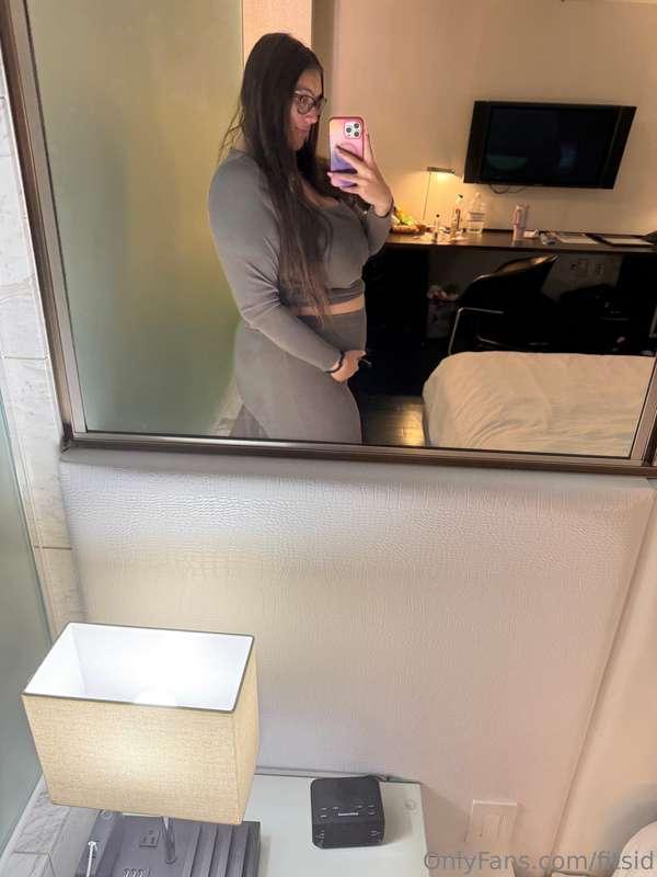 First time being pregnant .. what do you think? 🤰🏻
