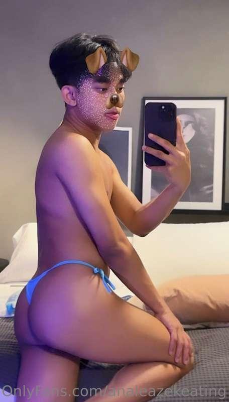 who wants to eat me out in this pretty thong? 👀😋