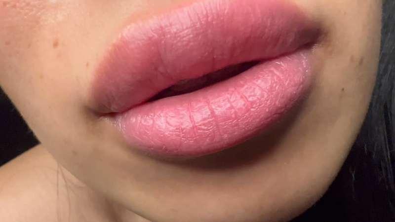 Giantess likes to taste you!