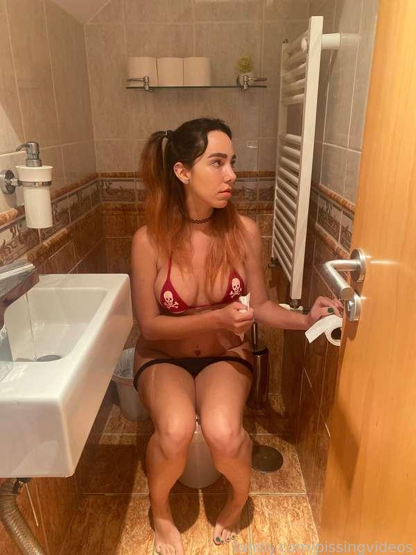 pissingvideos image #1