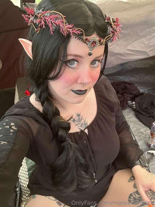 Can I enchant you? 🧚‍♂️🖤🕷️