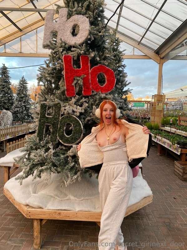 Saw a Ho Ho Ho next to a Christmas tree 🎄 