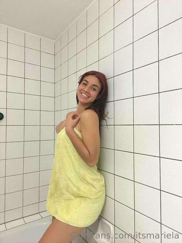 It's important to be very careful when it's wet like this😏 A..