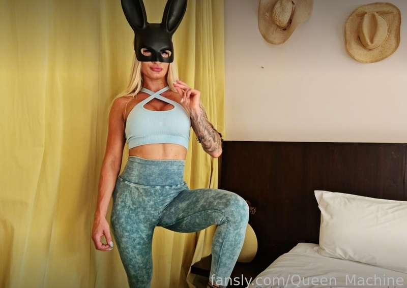 Show me that pathetic c-ck of yours and serve me! 😏 