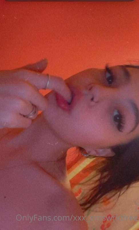can i suck on your finger?👅👅