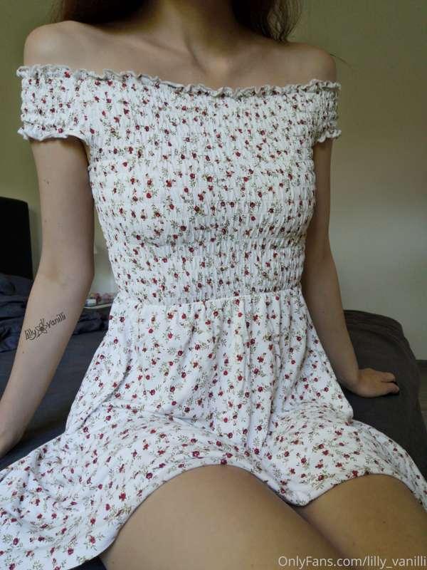 My favourite way to wear a dress... With no panties under 😋 ..
