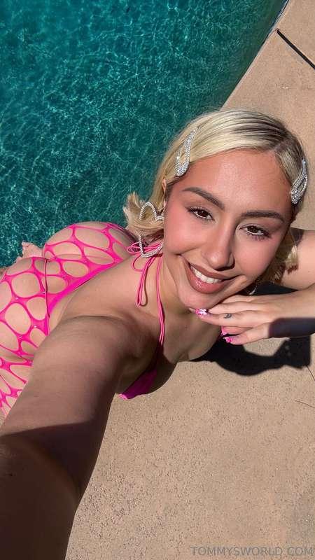 Had to bless the sun with these buns 🍑☀️💖