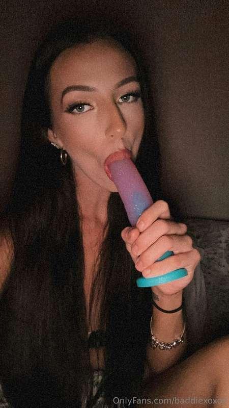 do i look pretty w a big dildo in my mouth? 👀👅💦