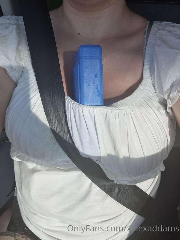 Say a prayer for us big tiddy girls in this heat 🤣