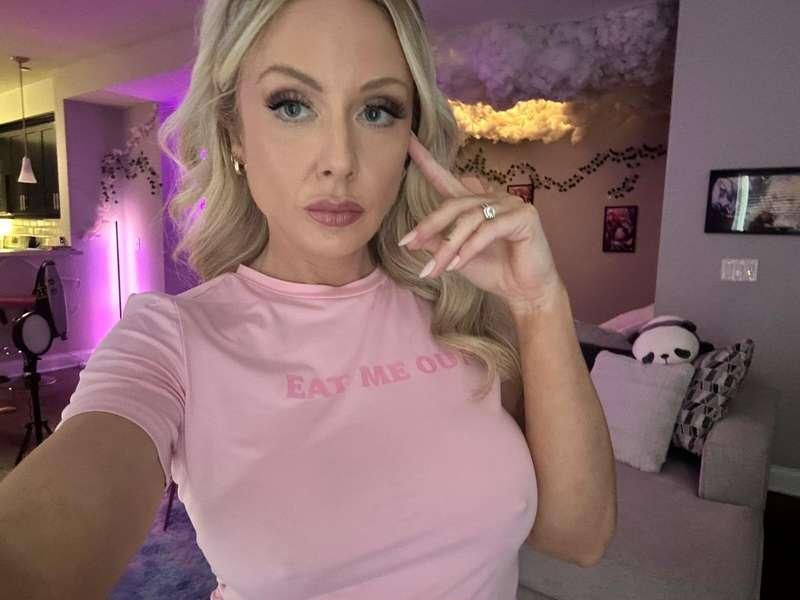 Read my shirt 👅