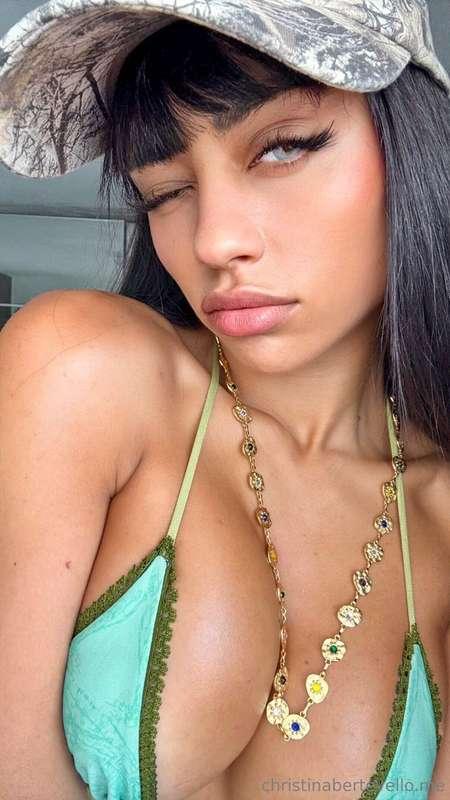 Mi annoio, scrivimi in chat. ❤️