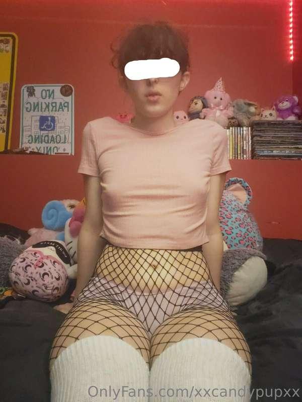 i think i look cute in this pink crop top, thigh highs, and ..