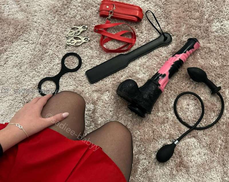 I’m a horny girl who can’t keep her hands off herself and lo..