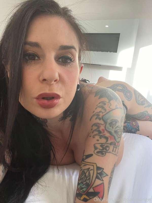 DM me 😘